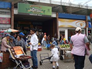 Street vendors are the main beneficiaries of micro-loans in Colombia. - Helda Martinez/IPS 