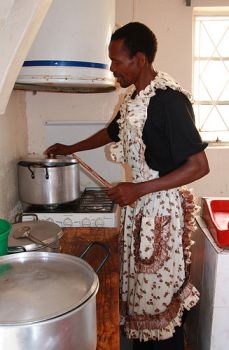 Breaking down gender roles, Sonwabo Qathula in an Eastern Cape kitchen.  / Credit:Kristin Palitza/IPS