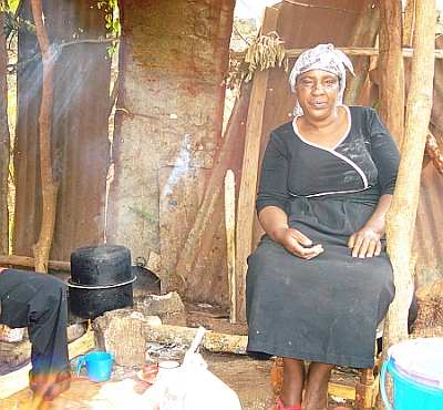 An internally-displaced Kenyan woman cooks in her makeshift kitchen.  / Credit:Miriam Gathigah/IPS