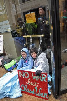 Protesters chained themselves to the door of the Wells Fargo Bank in San Francisco's financial district. - Judith Scherr/IPS