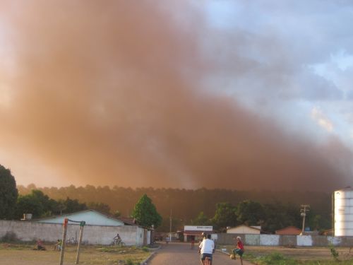 Clouds of iron dust hang over Piquiá de Baixo. / Credit:Courtesy of Piquiá de Baixo Residents' Association