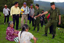 Soldiers harassing indigenous women in Guerrero.  / Credit:Courtesy of Tlachinollan Human Rights Centre