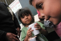 Children in Peru receiving the nutritional supplement. - Ágel Páz/IPS