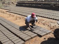Mexican brickmaker Carlos Frías at work. - Emilio Godoy/IPS