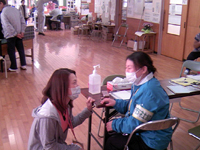 Volunteer Minako Watanabe working at an evacuation centre. - Suvendrini Kakuchi/IPS