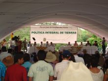 Displaced campesinos meeting to discuss land restitution plans. - Helda Martínez/IPS