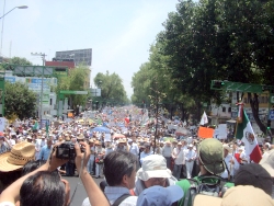 Demonstrators approaching the centre of Mexico City on the last leg of the march.  - Daniela Pastrana/IPS
