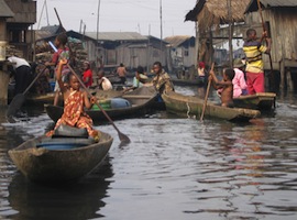 Makoko, Lagos: Microcredit is helping women take advantage of entrepreneurial opportunities. / Credit: Sarah Simpson/IRIN