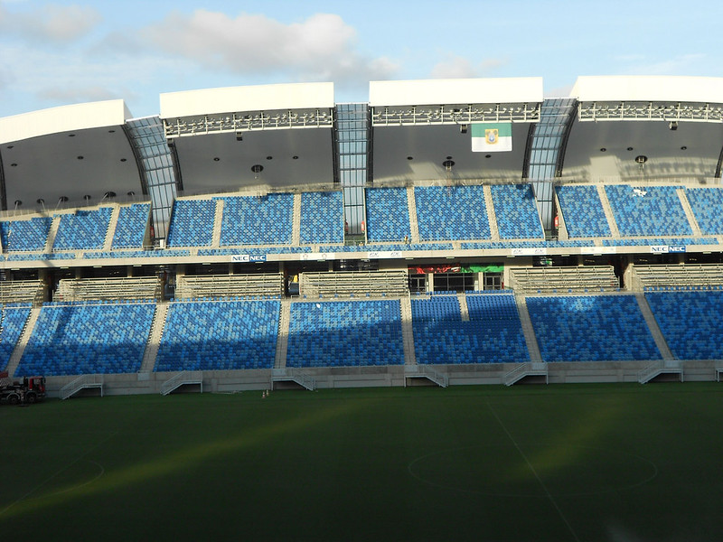 Arena Dunas -stadion Brasiliassa, jossa miteltiin MM-kisat vuonna 2014. Tuolloin huolena olivat ihmisoikeuskysymykset. Qatarin kisoissa 2022 äärimmäinen kuumuus nousi ihmisoikeuskysymysten rinnalla varjostamaan kisoja. Tänä vuonna MM-kisat pelataan kolmessa eri maassa ja äärimmäinen kuumuus on jälleen huolenaiheena. Kuva: Fabíola Ortiz/IPS