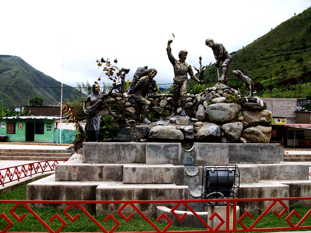 Monument to passion fruit in the town of Santa Teresa – a crop that local farmers will no longer be able to grow 20 years from now because of the rise in temperatures in this mountainous area of Cuzco in Peru’s Andes. Credit: Courtesy of Karim Quevedo