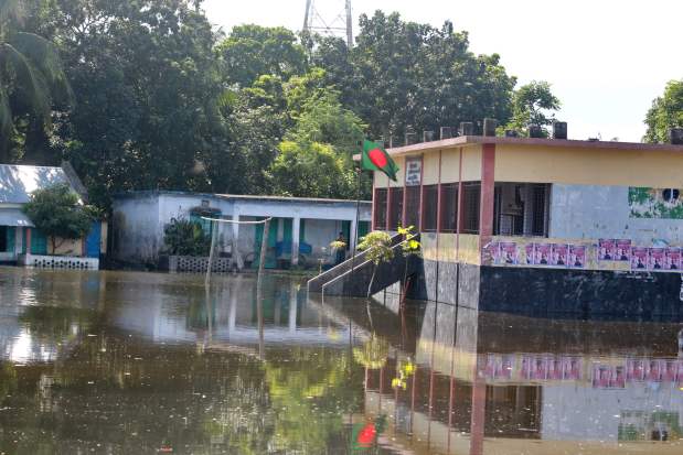 South Asia Floods: The premises of a school inundated by floodwater in Shibaloy, Manikganj district, Bangladesh. Credit: Farid Ahmed/IPS