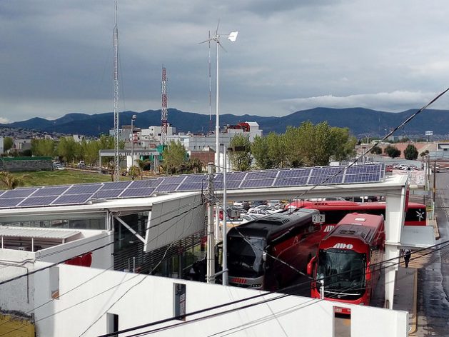 Latin America has increased the use of renewable energies, but not enough to meet the voluntary commitments for reducing GHG emissions; View of a transportation company’s station that uses solar panels, in the city of Pachuca, Mexico. Credit: Emilio Godoy/IPS