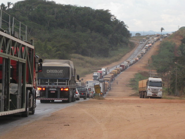 A road in the Brazilian state of Mato Grosso, with an endless line of trucks transporting soy beans and maize for export. The plan is that by 2035 at least 36 percent of freight transport in this continental-sized country will be by rail. CREDIT: Mario Osava/IPS