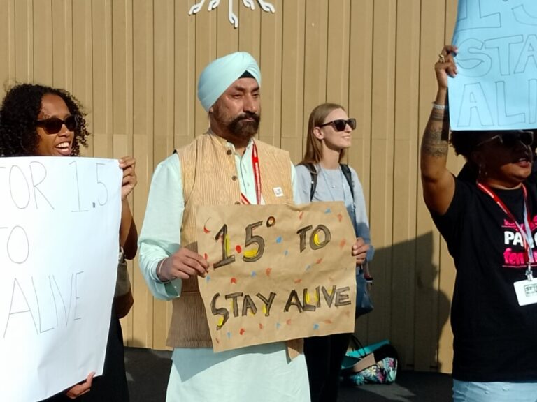 Harjeet Singh, of the Climate Action Network International, which brings together more than 1,800 environmental organizations, takes part in a demonstration at the Sharm El Sheikh International Convention Center. The demand is to ensure that the necessary efforts are made so that global temperature does not increase beyond 1.5 degrees Celsius above pre-industrial levels. CREDIT: Daniel Gutman/IPS