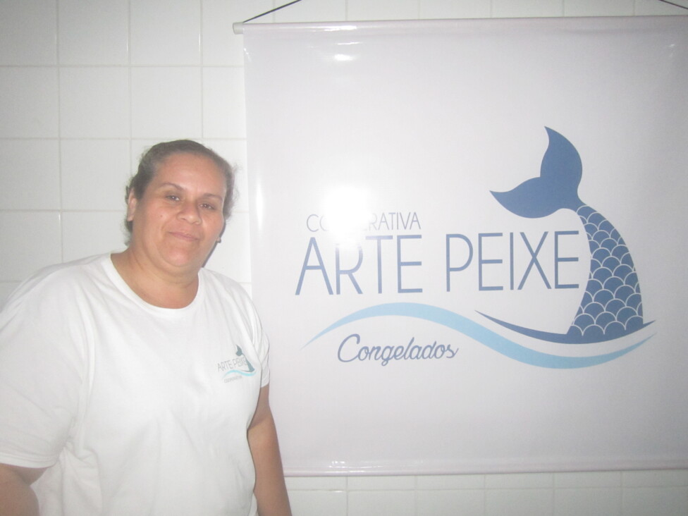 Fernanda Pires, an activist seeking solutions that add value to fish, runs the Arte Peixe cooperative, which produces eight types of fish and shrimp snacks in Atafona, Brazil. CREDIT: Mario Osava / IPS.