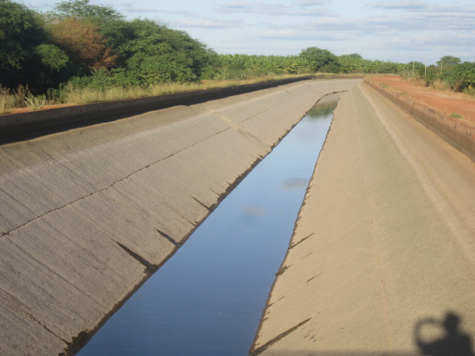 Main canal supplying an irrigation project with water from the São Francisco river in the Semi-arid region. Secondary canals and local pumps in the fruit orchards complete the system that replaced irrigation by flood furrows, practically abolished because of the waste of water. Credit: Mario Osava/IPS