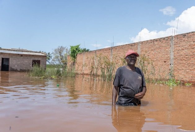 In Uvira, eastern Congo, Lake Tanganyika waters have risen so high that the town is flooded. People have been forced to move from their homes, and fields and houses have been destroyed. An estimated 180,000 people have been affected, and over 142,000 people have been displaced. 4,500 homes, 53 schools, and over 124 hectares of farmland were destroyed. Credit: WFP/Benjamin Anguandia