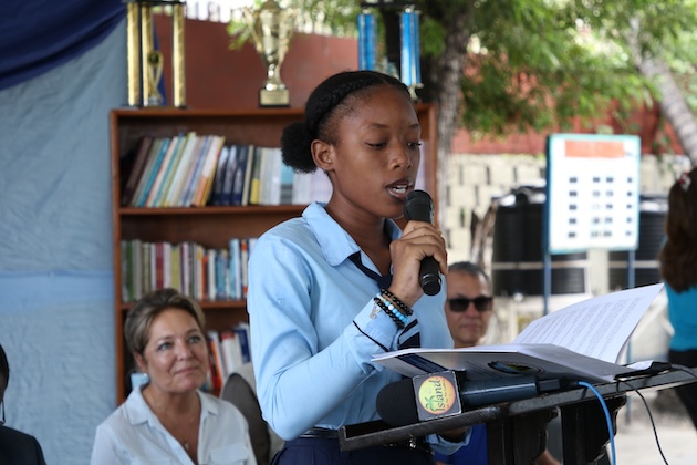 René Kaëlle, 18, welcomes the Education Cannot Wait mission delegation at the Lycée National de Petion Ville, where students have access to catch-up classes and accelerated education programmes delivered by UNICEF thanks to ECW investments. Credit: ECW