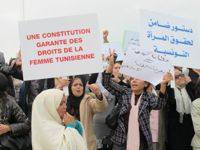 Tunisi: le donne protestano per rivendicare i loro diritti Giuliana Sgrena/IPS