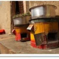 Stufe a carbone in metallo riciclato Joshua Kyalimpa