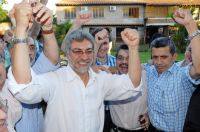Fernando Lugo con alcuni sostenitori APC