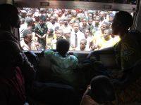 Ultimo addio dei rifugiati burundesi in treno a Katumba, 9 marzo. Sarah McGregor/IPS