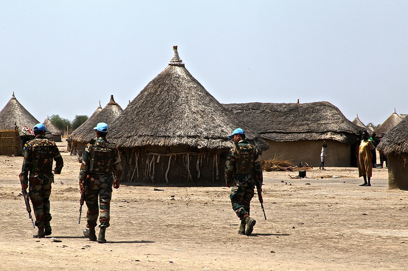Arkistokuvassa rauhanturvajoukkoja Sudanissa. Human Rights Watchin mukaan kolumbialaisia palkkasotureita on osallistunut hyökkäyksiin, joissa on tehty sotarikoksia. Kuva: FAR